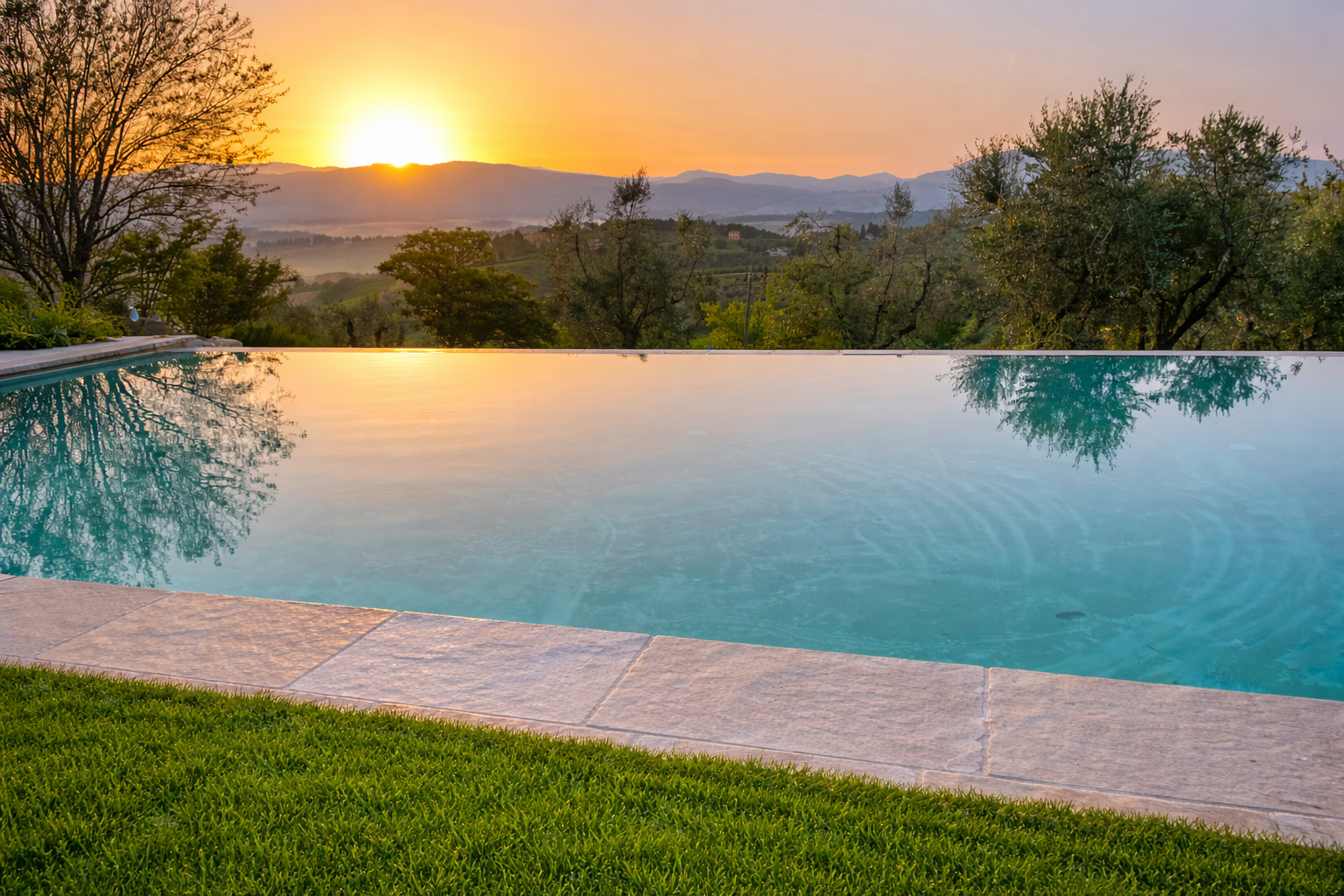 Piscina al tramonto